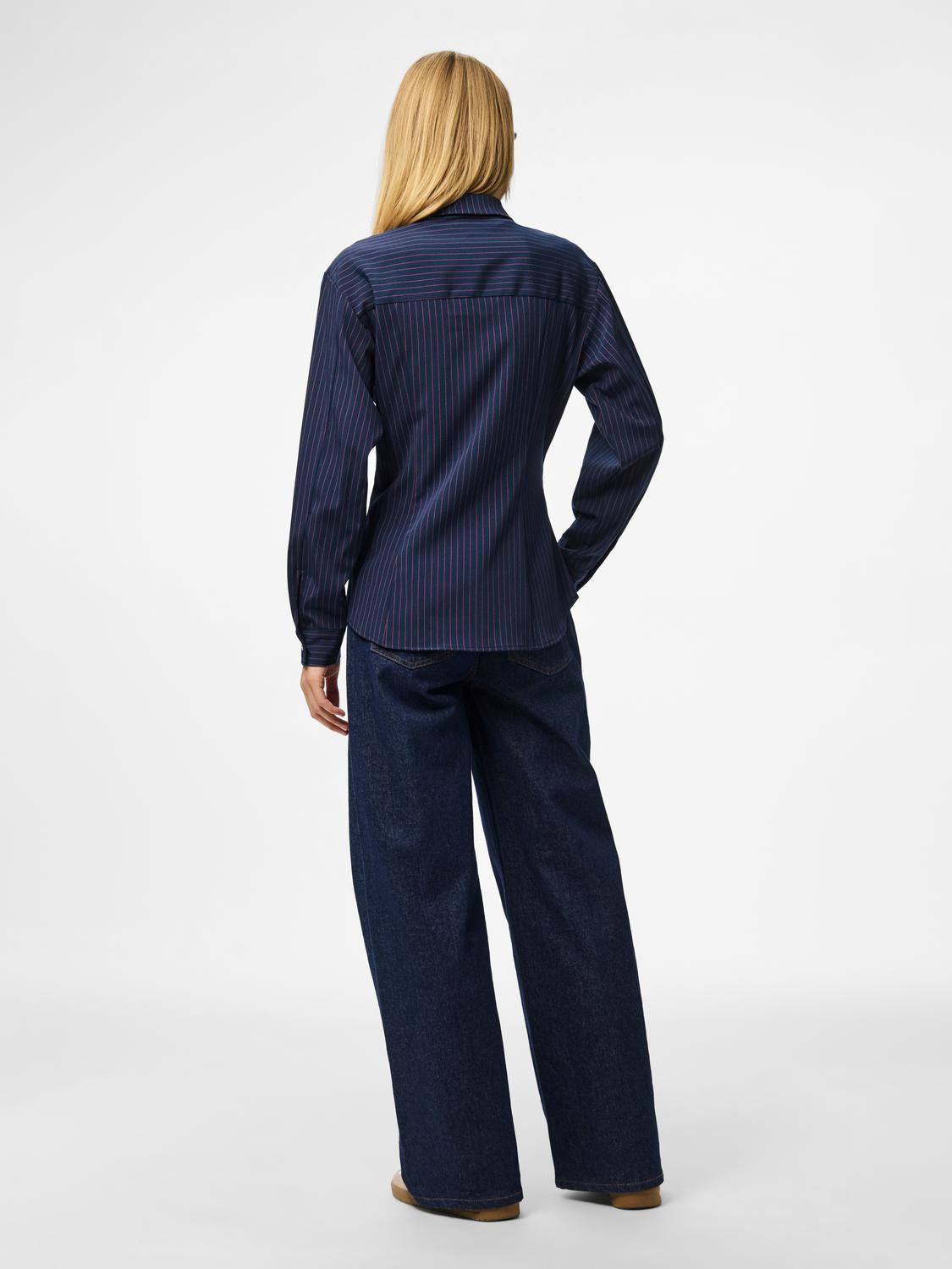 model_shot-back